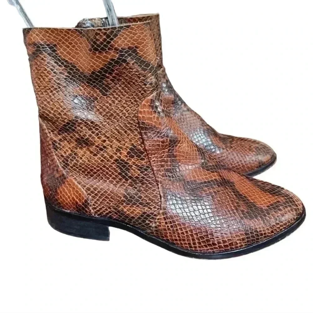 TOPSHOP Leather snakeskin Boots. Size 37